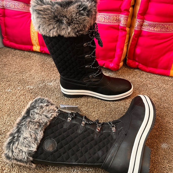 Black and Fur Snow Boots - Picture 4 of 7
